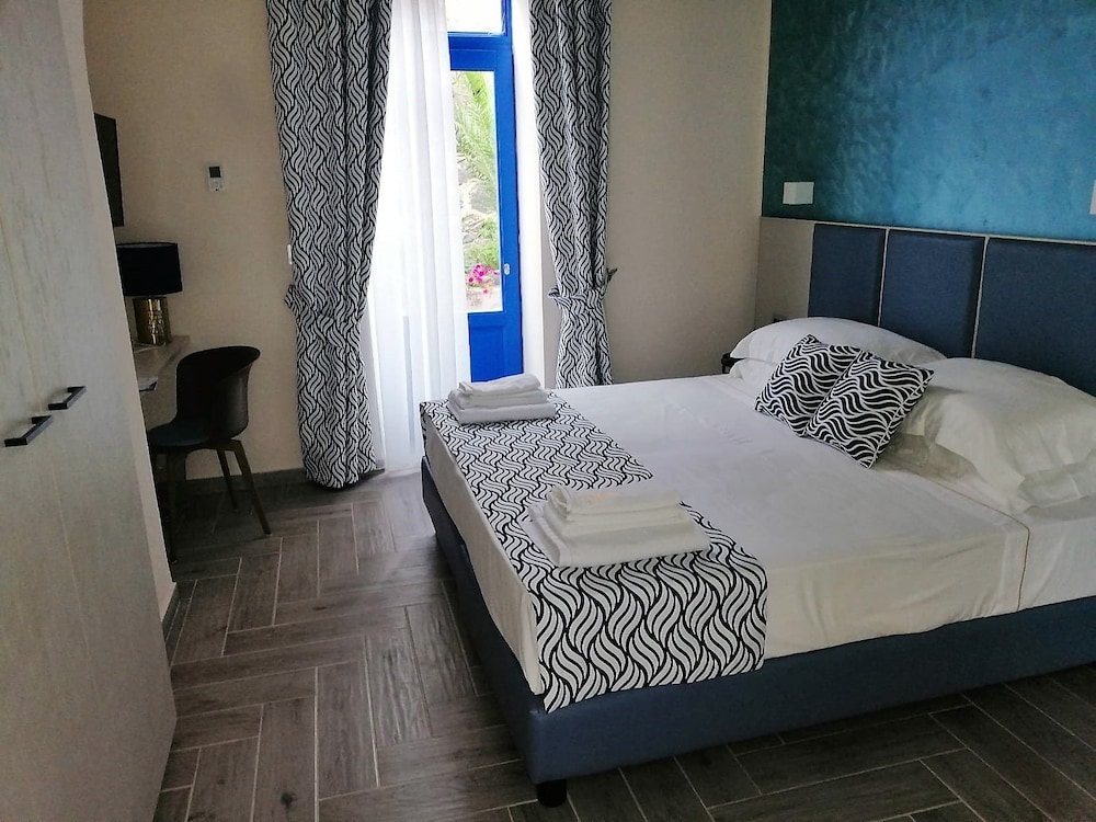 

Verona - Salina - Hotel L'Ariana ISOLE EOLIE - UNA Esperienze