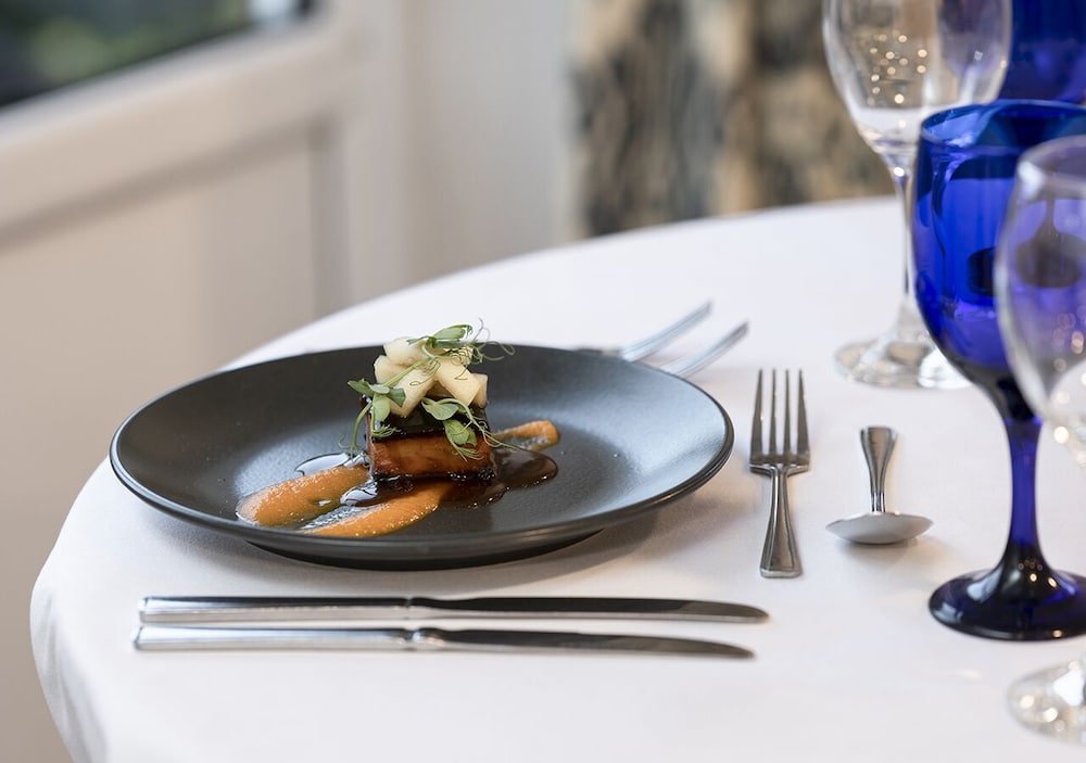 

Bologna - Farnborough - Hogs Back Hotel & Spa