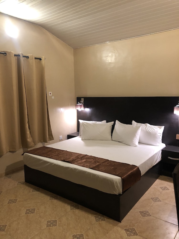 

Milano - Lagos - Posh Apartments Business Hotel