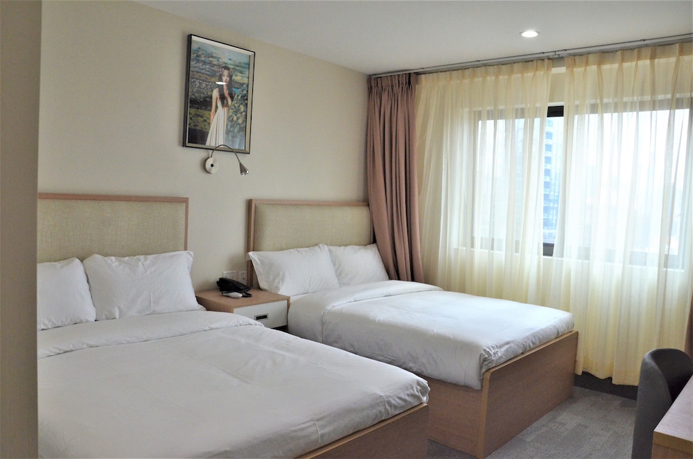 

Torino - Long Island City - LIC Plaza Hotel