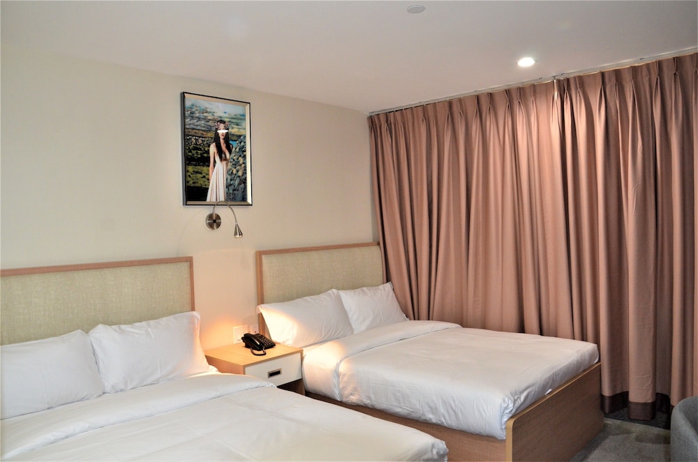 

Milano - New York - Aeroporto La Guardia - LIC Plaza Hotel