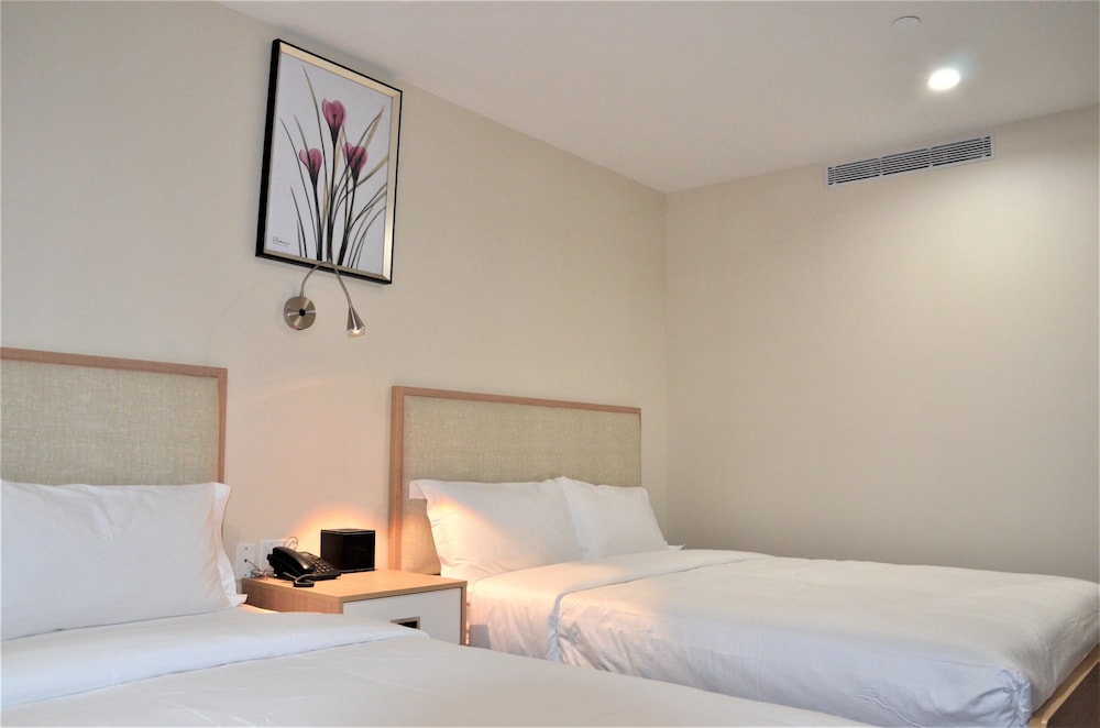 

Roma - Flushing - LIC Plaza Hotel