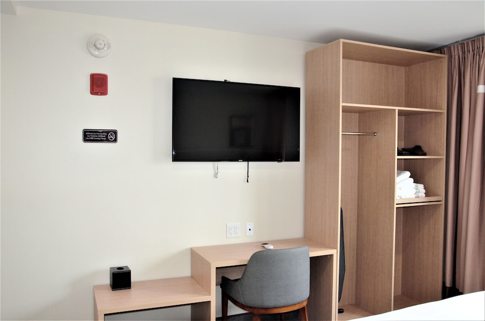 

Roma - Flushing - LIC Plaza Hotel