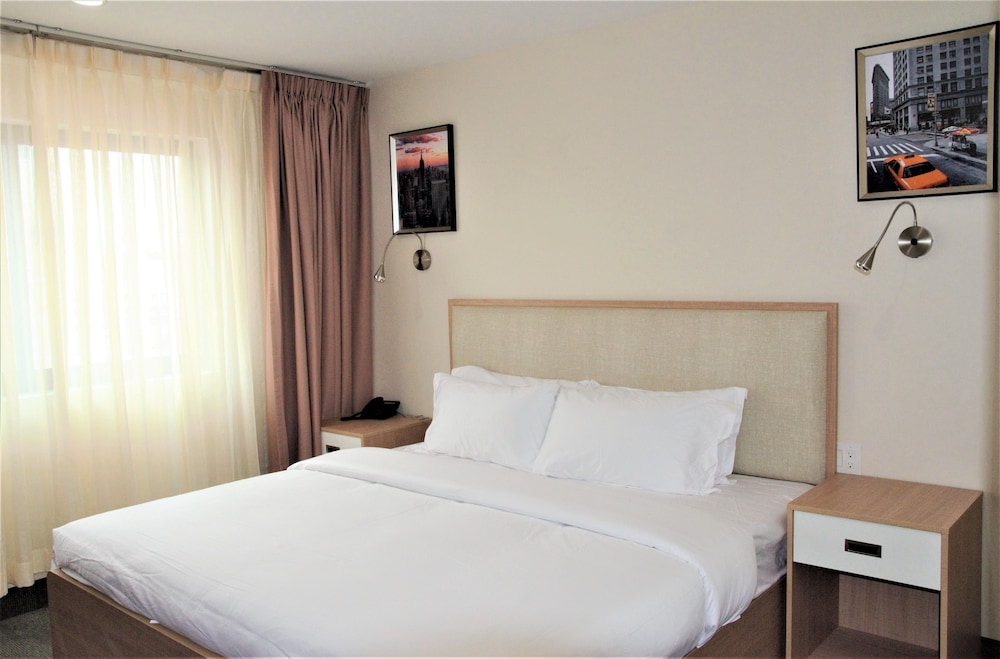 

Milano - East Elmhurst - LIC Plaza Hotel