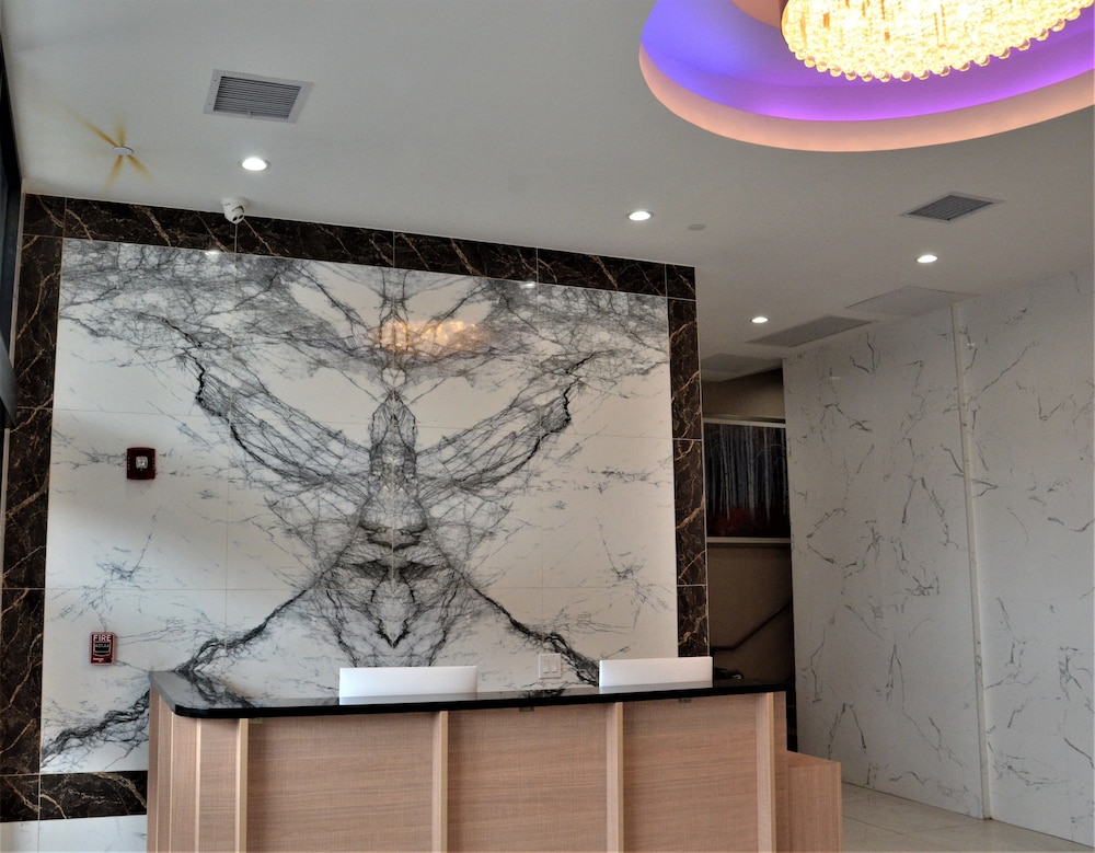 

Verona - Long Island City - LIC Plaza Hotel