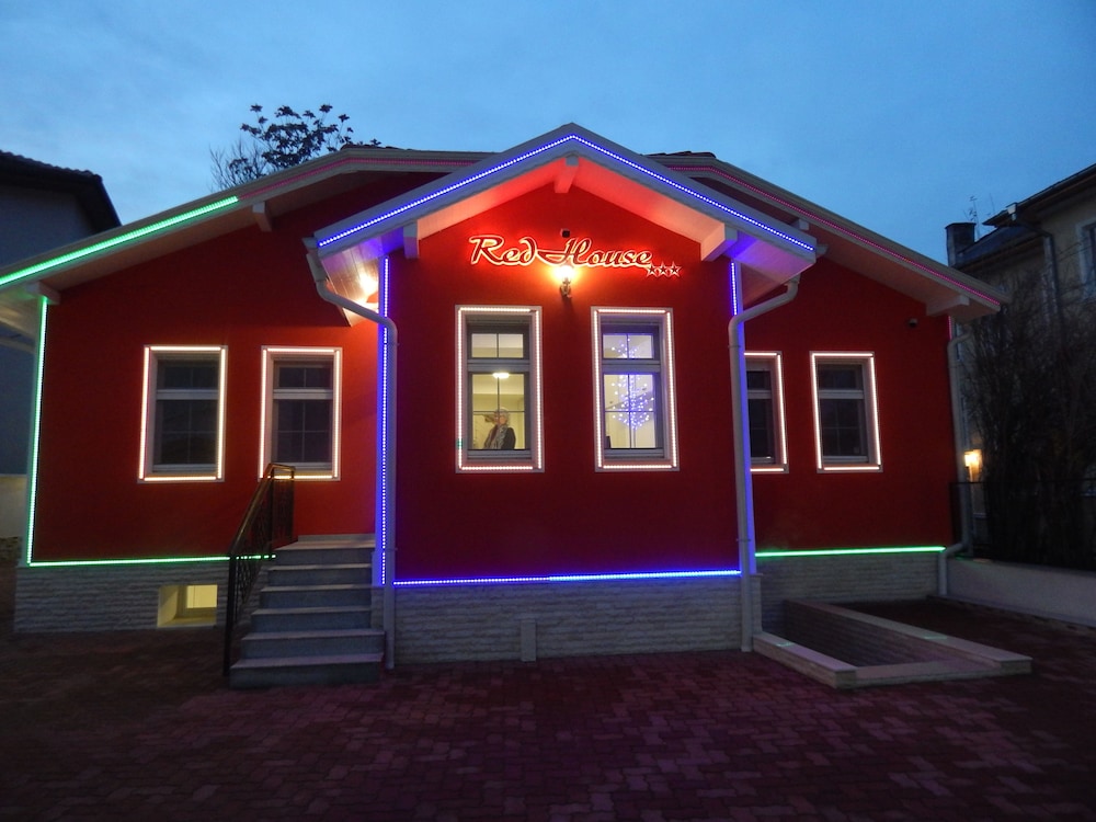 

Roma - Kyustendil - Red House