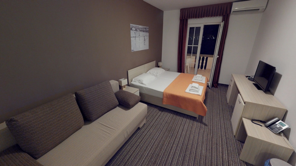 

Milano - Pag - Hotel Belveder