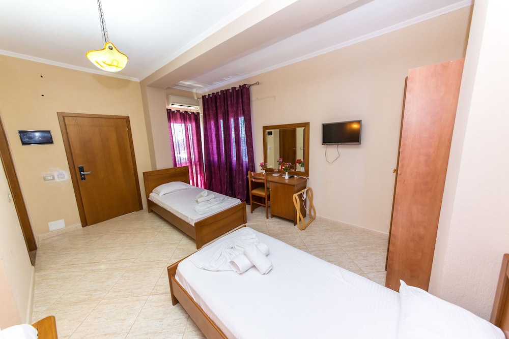 

Catania - Costa albanese - Hotel Bahamas