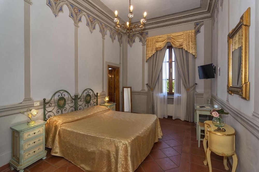 

Lamezia Terme - Lucca - Hotel Villa Cheli