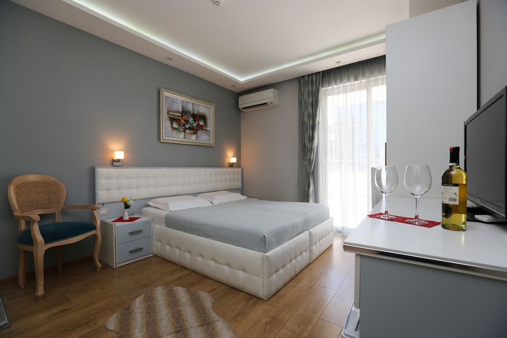 

Brindisi - Tirana - Hotel Vila Verde City Center