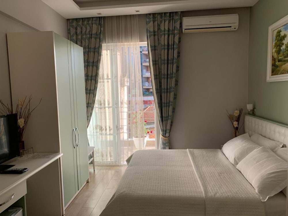 

Napoli - Tirana - Hotel Vila Verde City Center