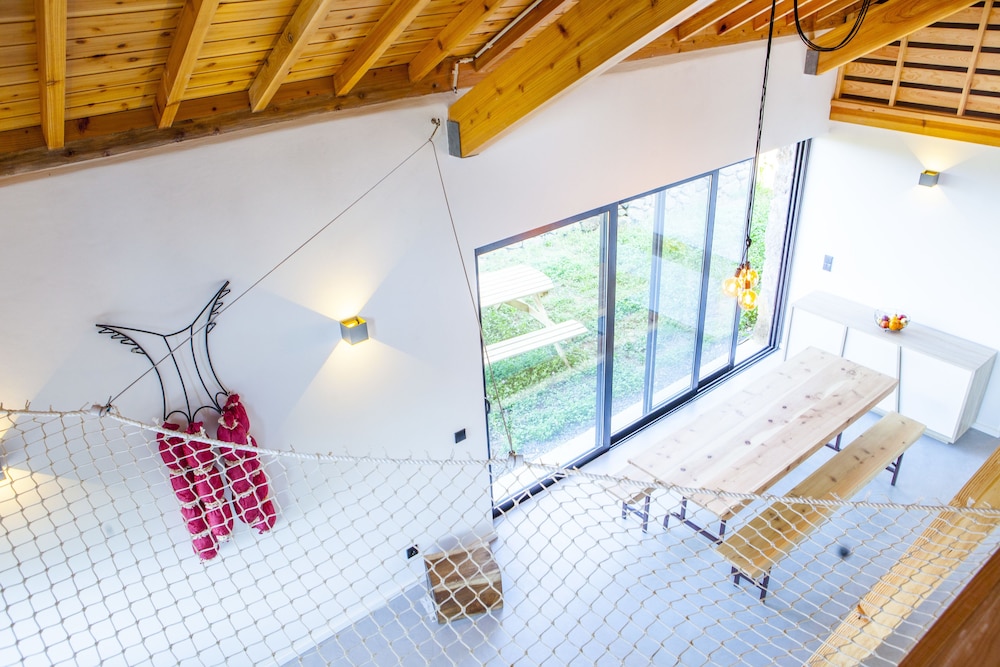 

Milano - Agualva - Caparica Azores Ecolodge