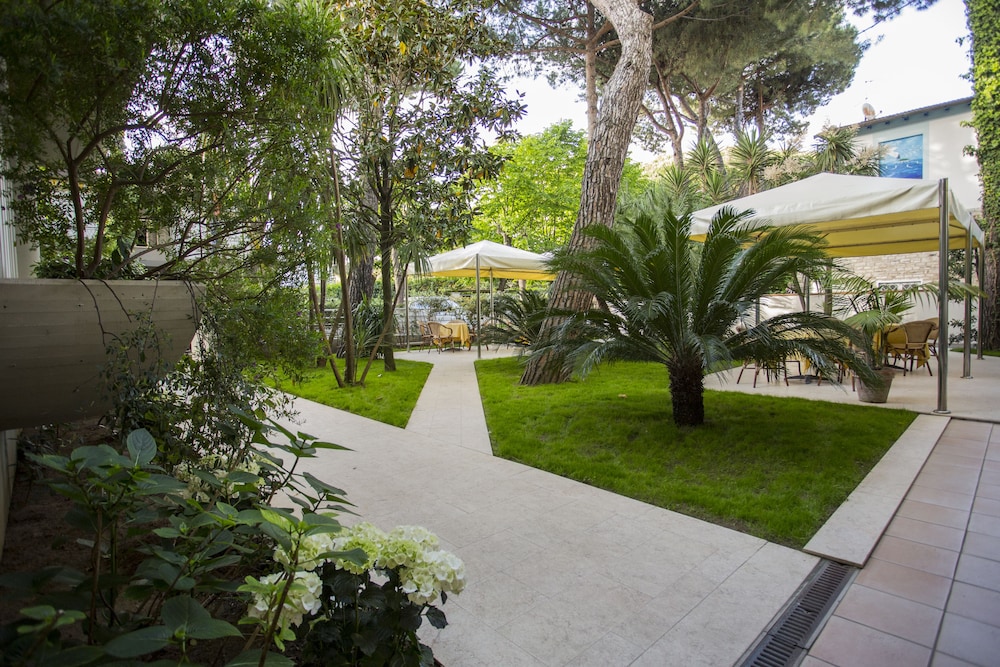 

Napoli - Versilia e Costa Toscana, Mare Italia - Hotel Sylvia