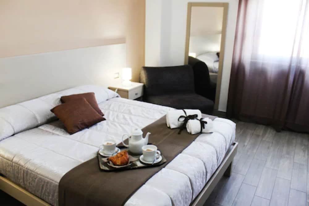 

Venezia - Casalnuovo di Napoli - Hotel Cesirja