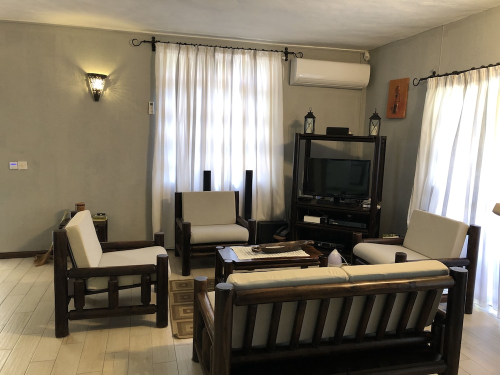 

Milano - Black River - Villa with Heated Pool