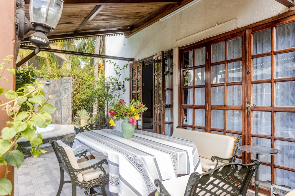 

Milano - Black River - Villa with Heated Pool