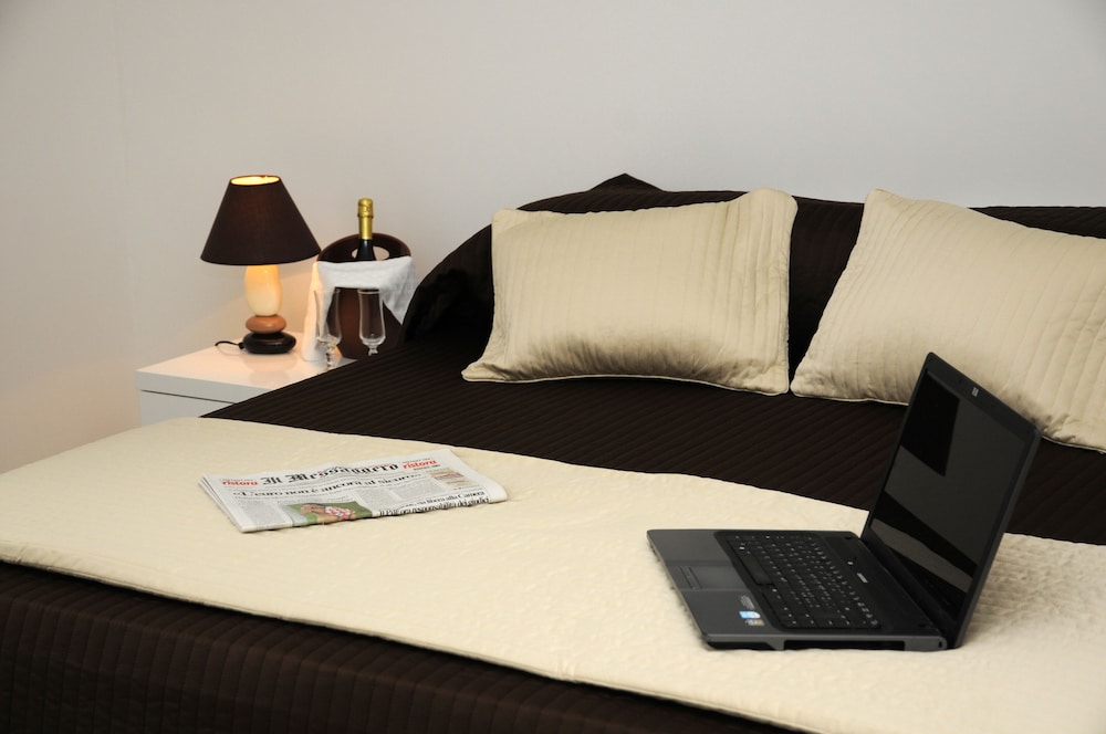 

Alghero - Ostia Lido - Isa Residence Fiumicino Airport