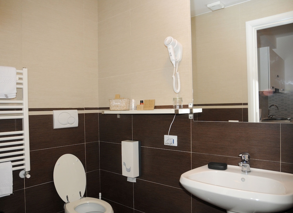 

Alghero - Fiumicino - Isa Residence Fiumicino Airport