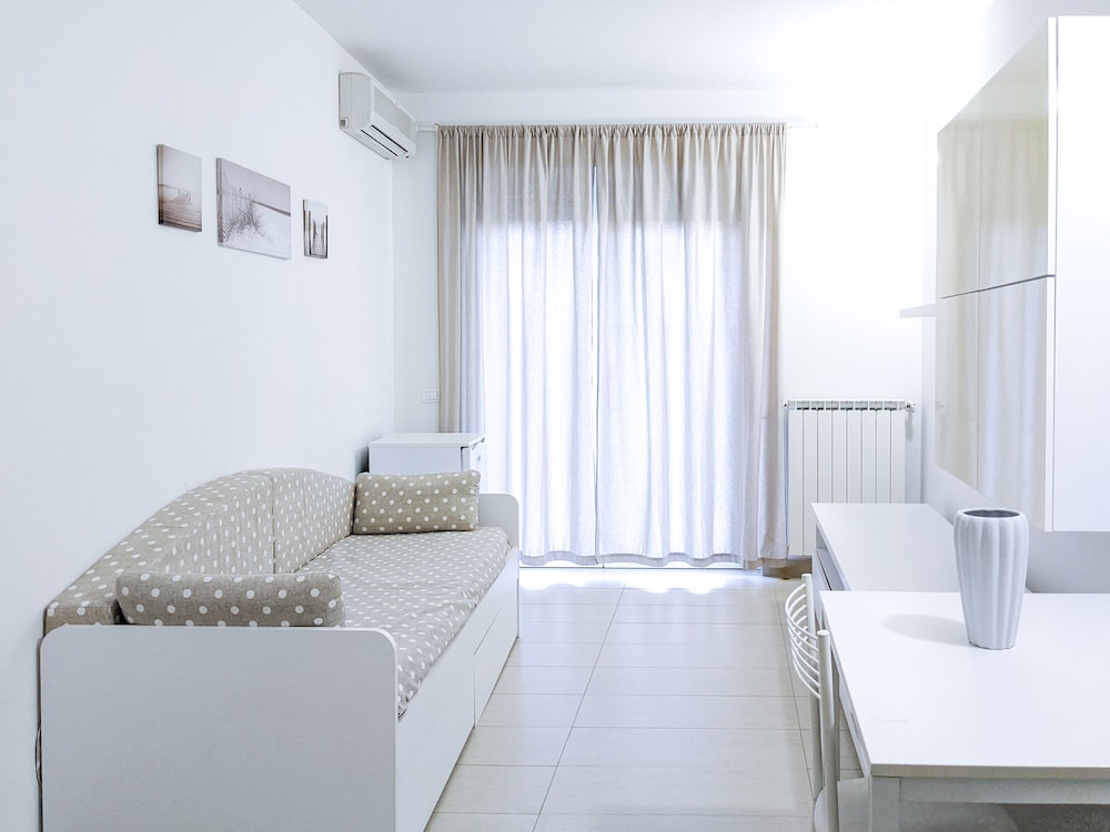 

Cagliari - Fiumicino - Isa Residence Fiumicino Airport