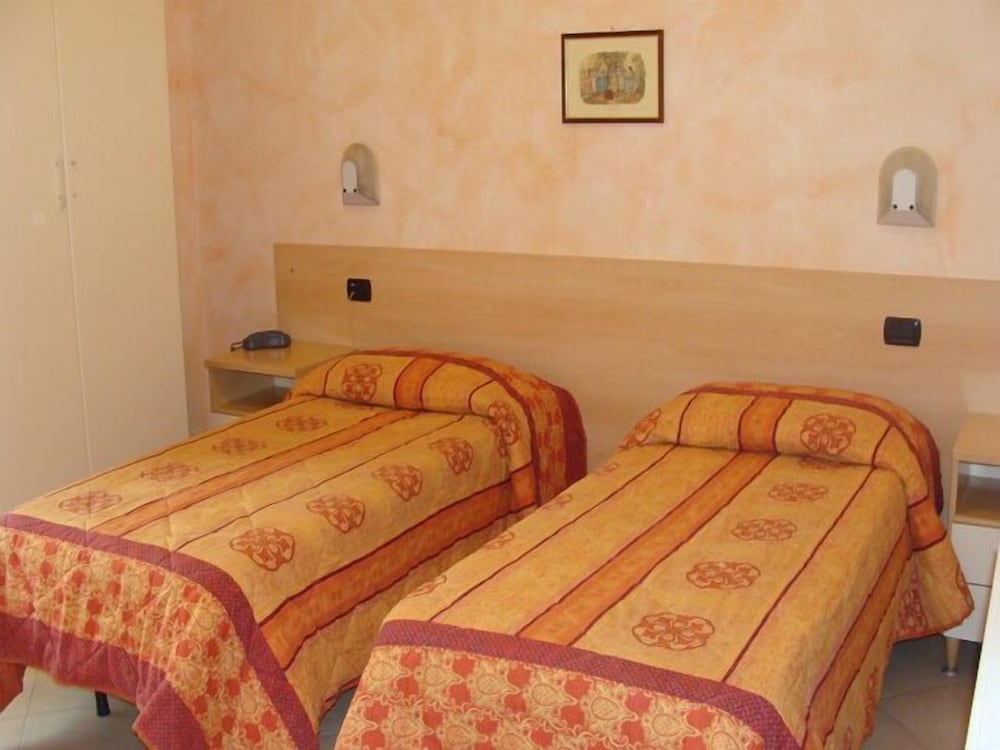 

Catania - Grottaferrata - Hotel Villa Robinia