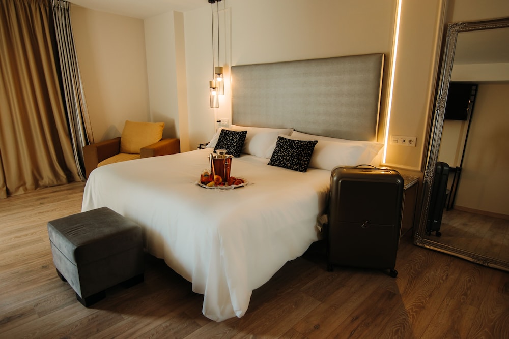 

Reggio Calabria - Santa Cruz de Tenerife - Urban Anaga Hotel