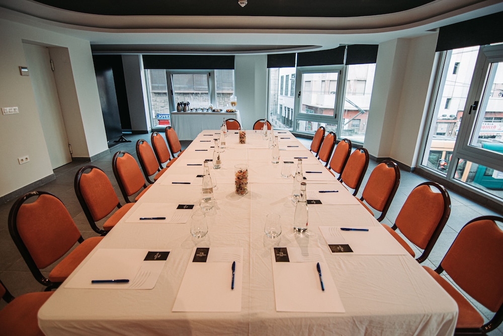 

Trieste - Santa Cruz de Tenerife - Urban Anaga Hotel