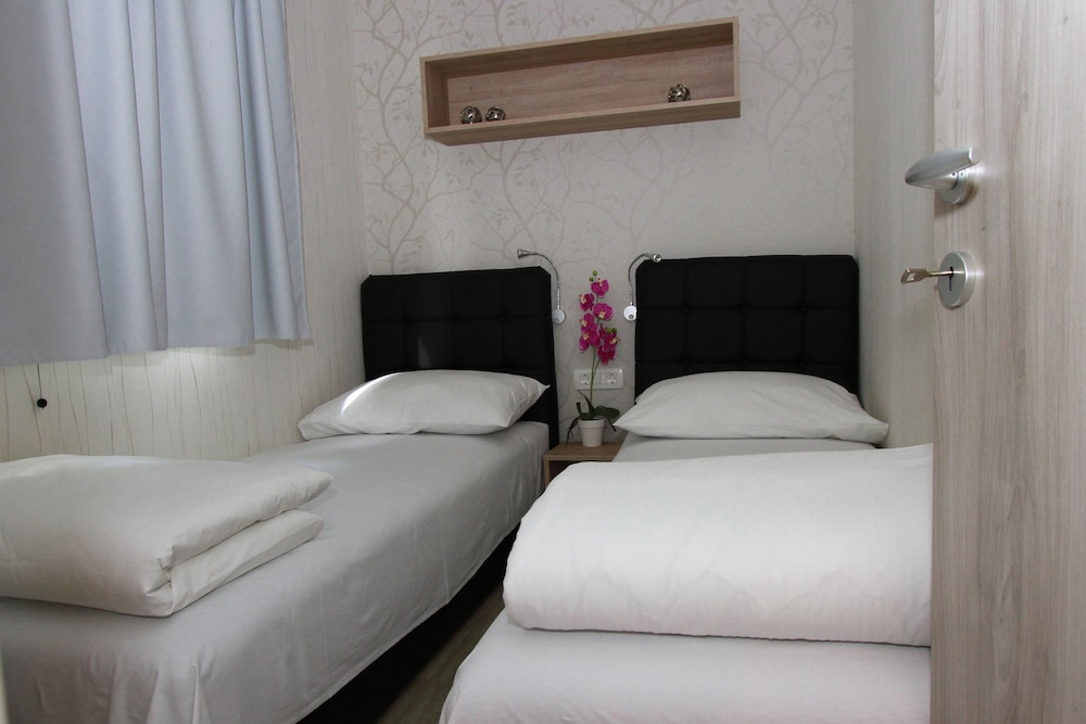 

Milano - Ostrvica - Mobile Homes Camp Galeb