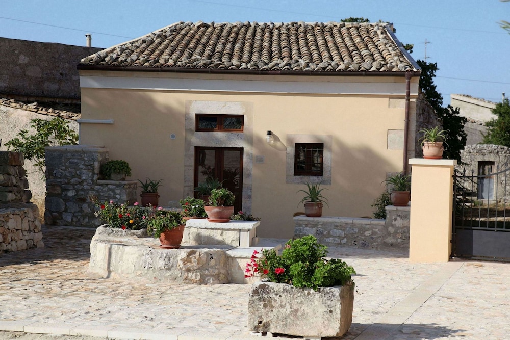 

Firenze - Comiso - Artemisia Resort