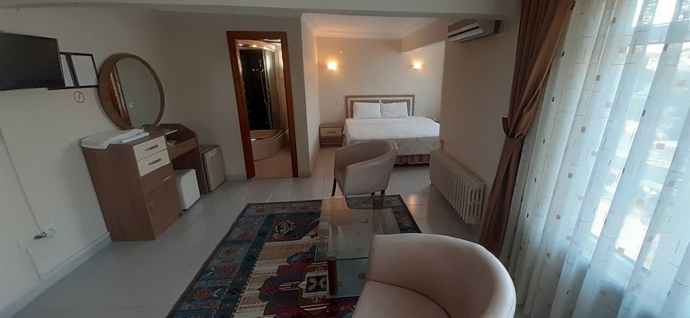

Bari - Büyükçekmece - SANCAK HOTEL