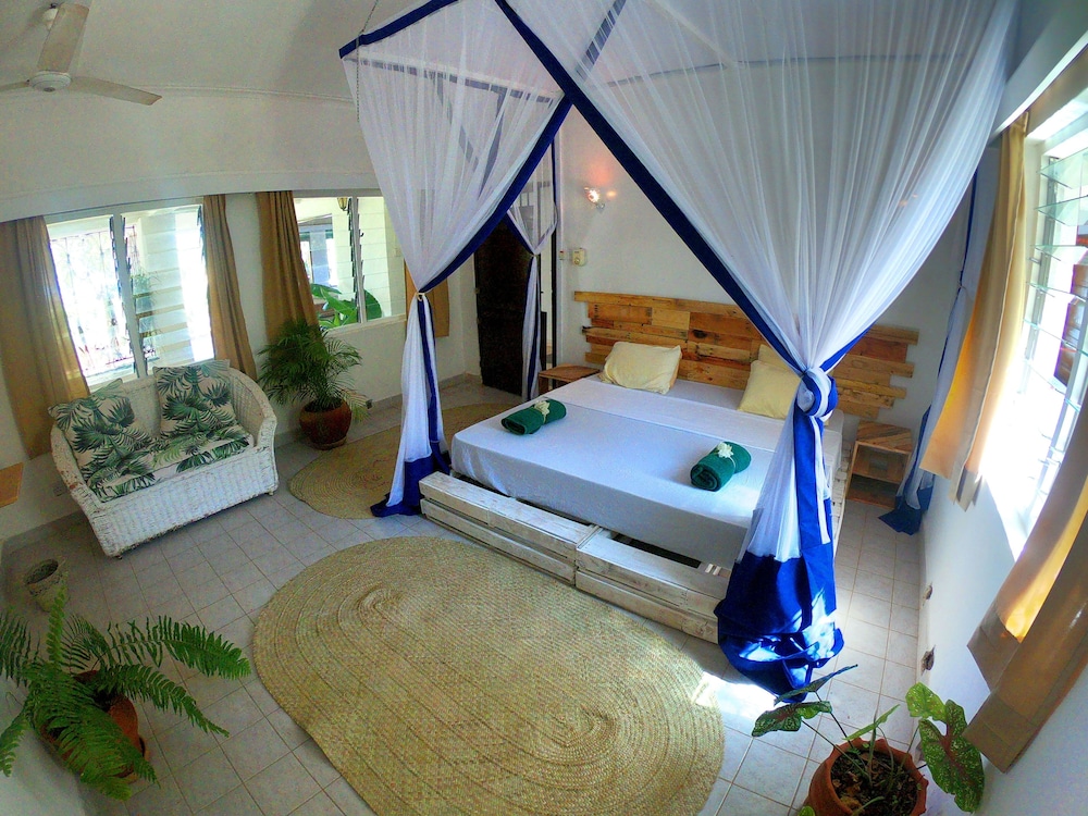 

Roma - Kilifi - Salty's Kitesurf Village