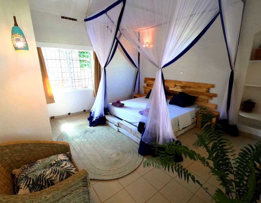 

Roma - Kilifi - Salty's Kitesurf Village