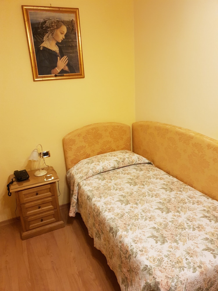 

Cagliari - Scarperia - Hotel La Rosa