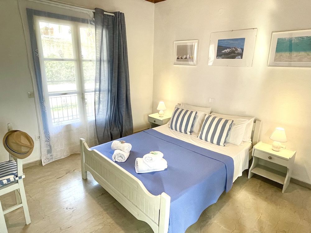 

Palermo - Kassiopi - Sunflower Apartments & Studios