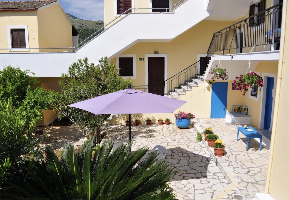 

Napoli - Kassiopi - Sunflower Apartments & Studios