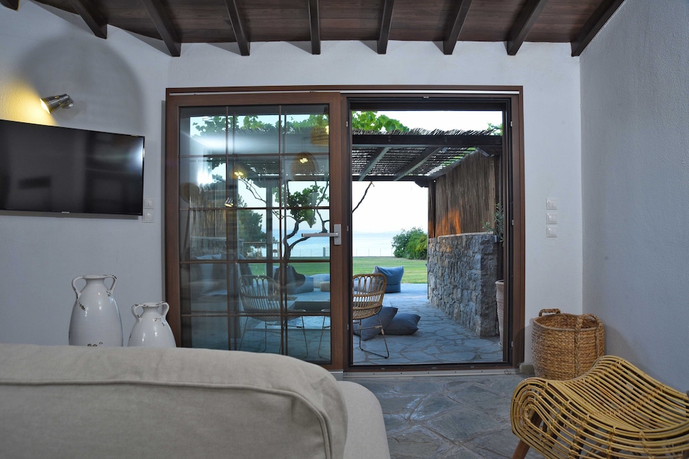 

Napoli - Kriopigi - Luxury Villas in Ktima Gerostathi