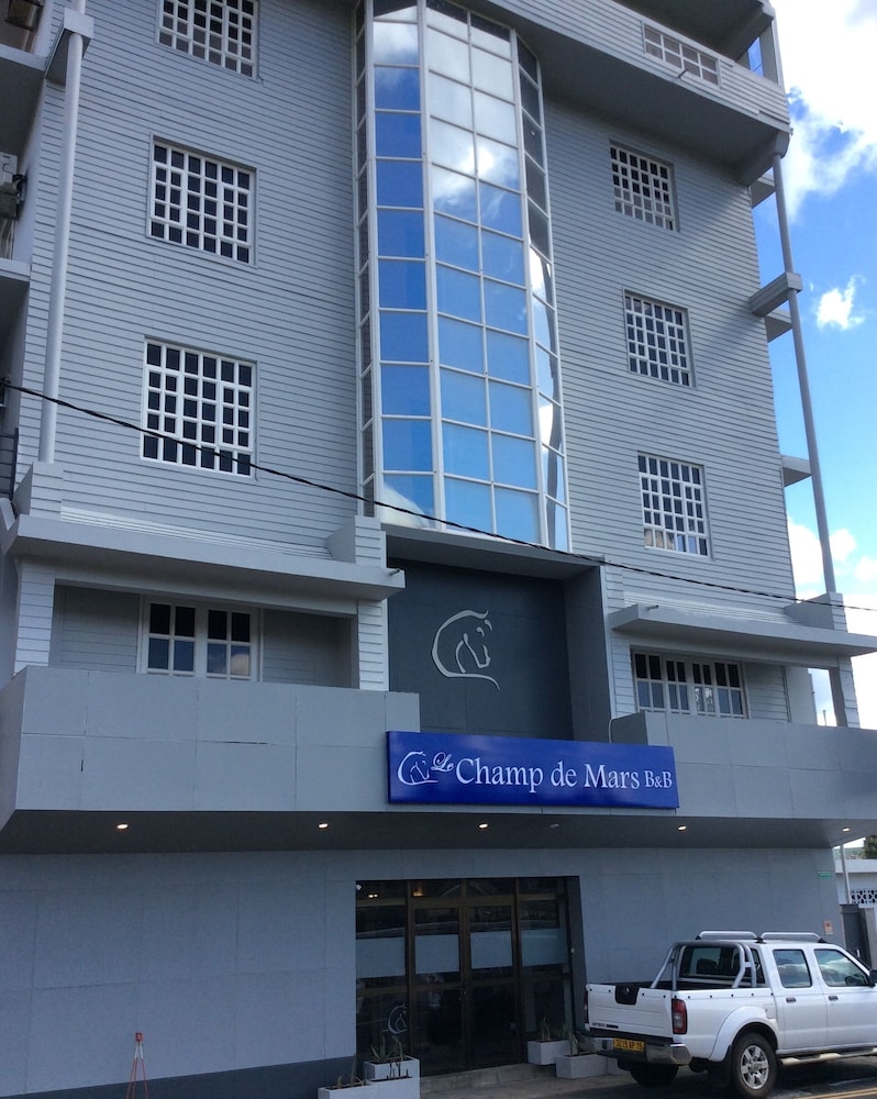 

Napoli - Port Louis - Champ de Mars B&B