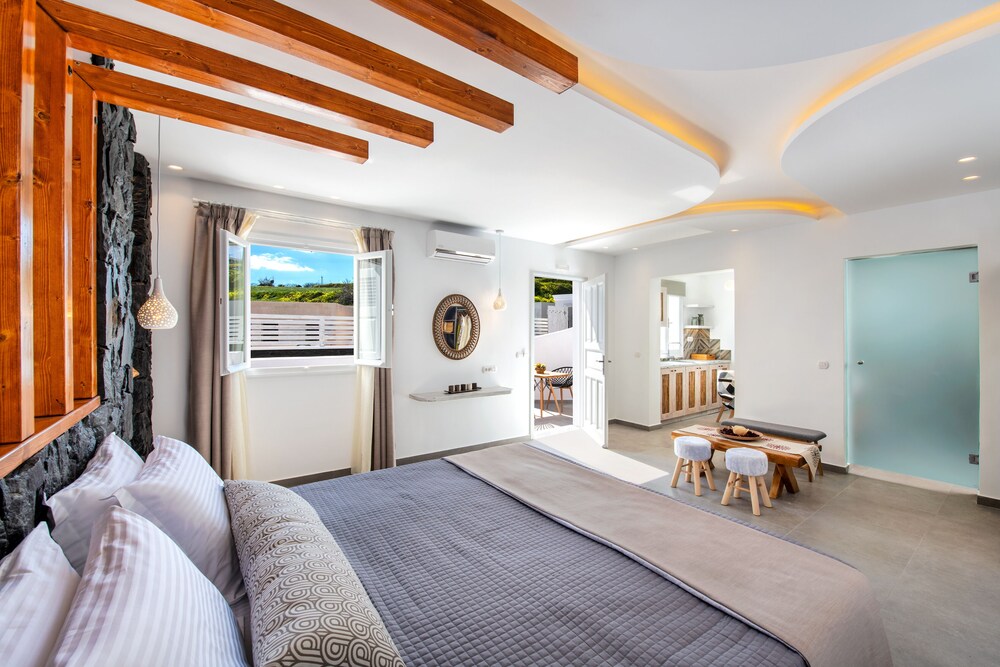 

Milano - Thirasía - Abasa Suites