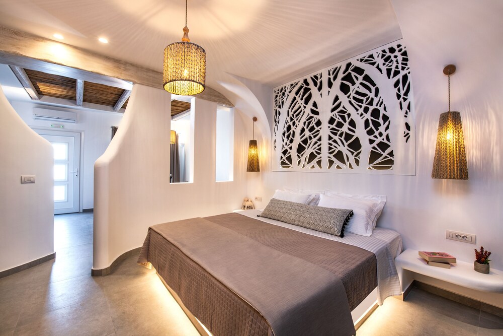 

Bari - Thirasía - Abasa Suites