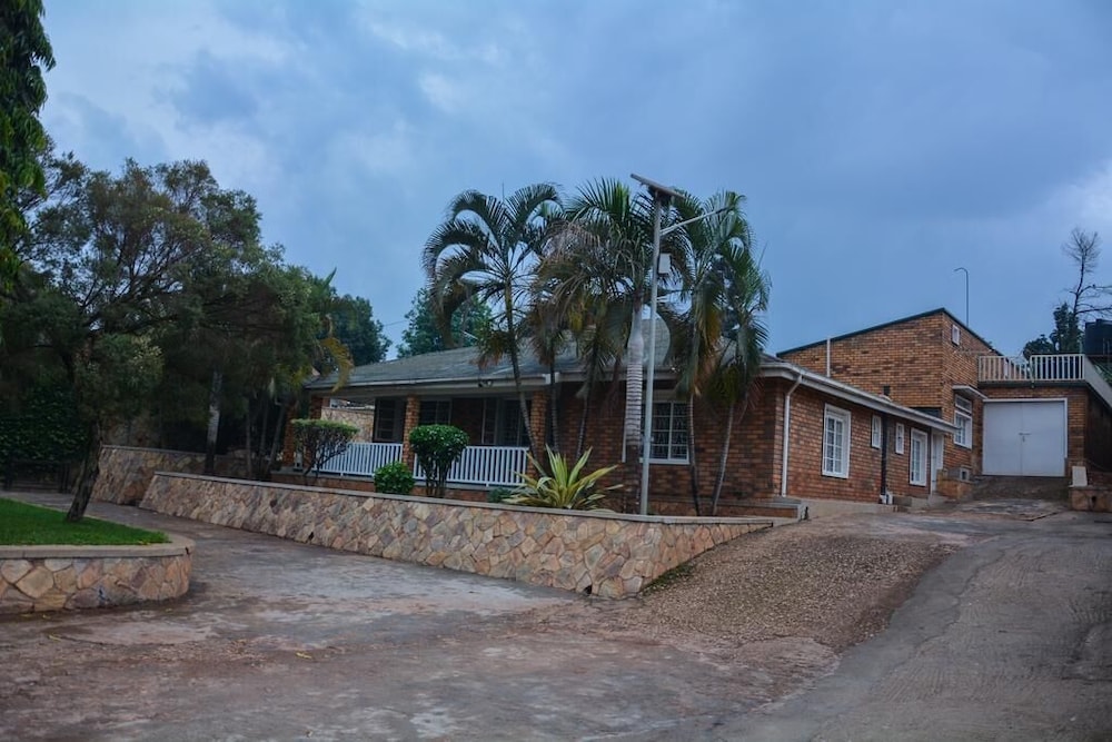 

Roma - Kampala - SamWeb Bed and Breakfast