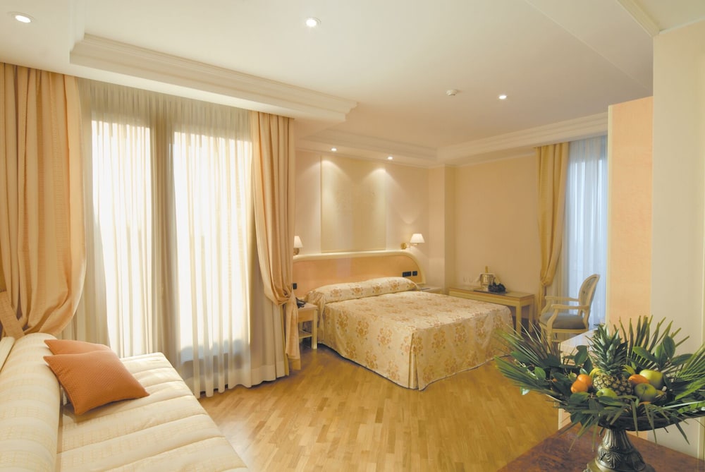 

Catania - Grottaferrata - LH Hotel Domus Caesari