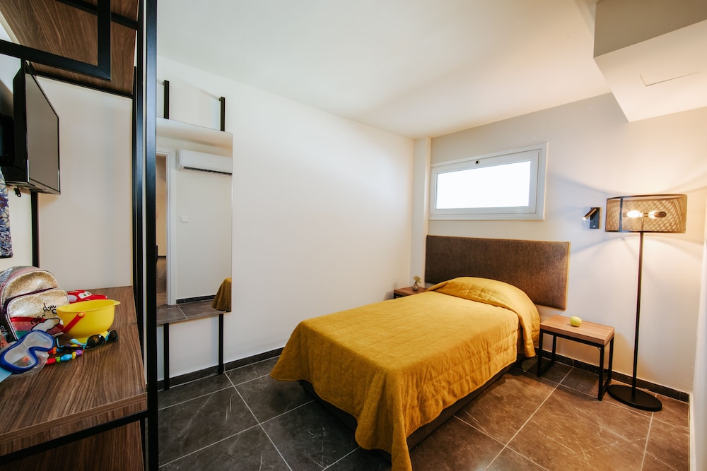 

Catania - Ayia Napa - Cosmo Napa Boutique Hotel