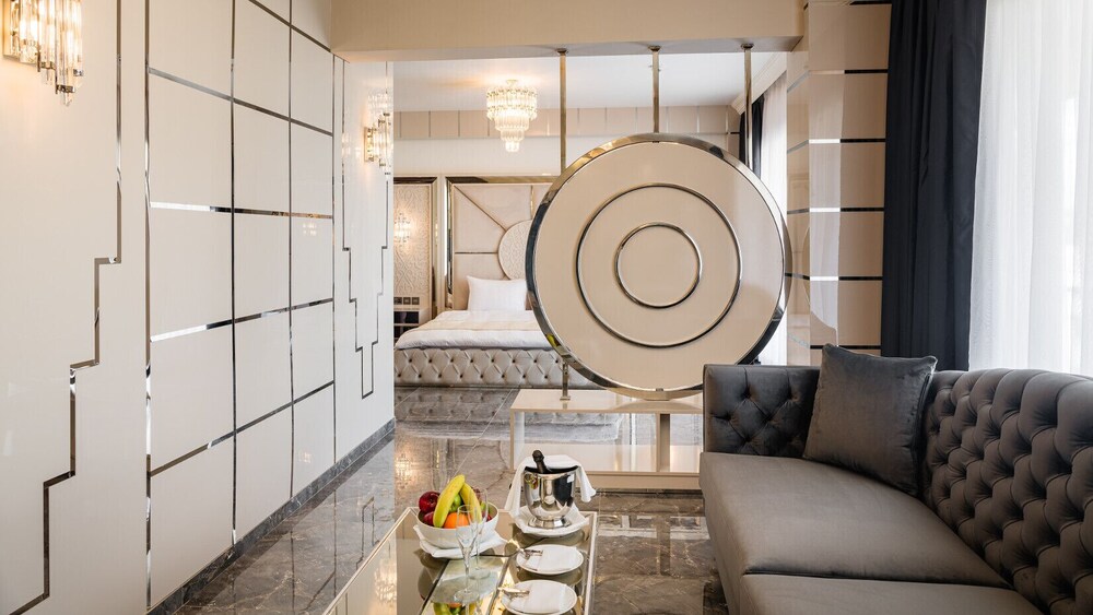 

Milano - Nicosia - Royal Palace Hotel