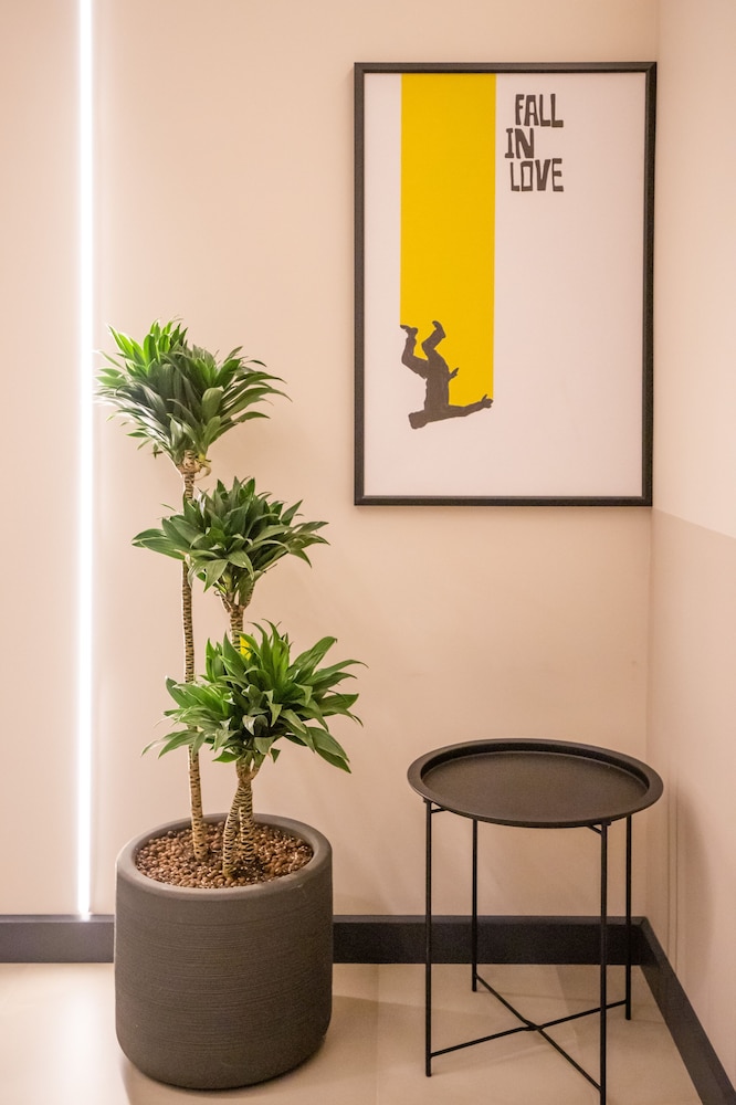 

Lamezia Terme - Tirana - Allure Boutique Hotel