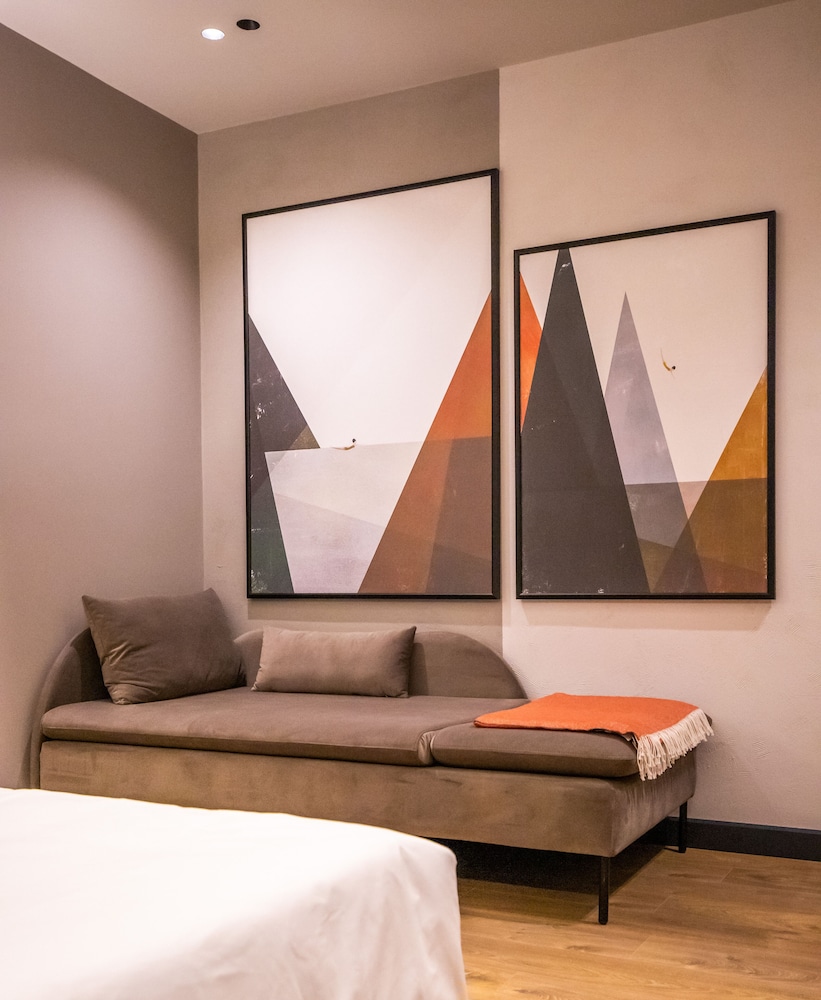 

Genova - Tirana - Allure Boutique Hotel