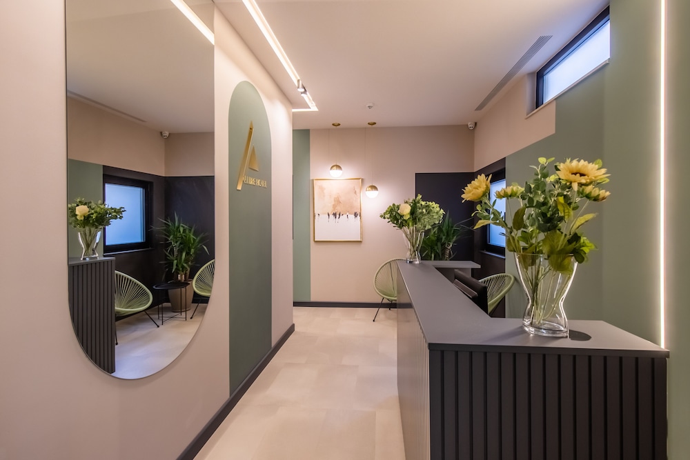 

Lamezia Terme - Tirana - Allure Boutique Hotel