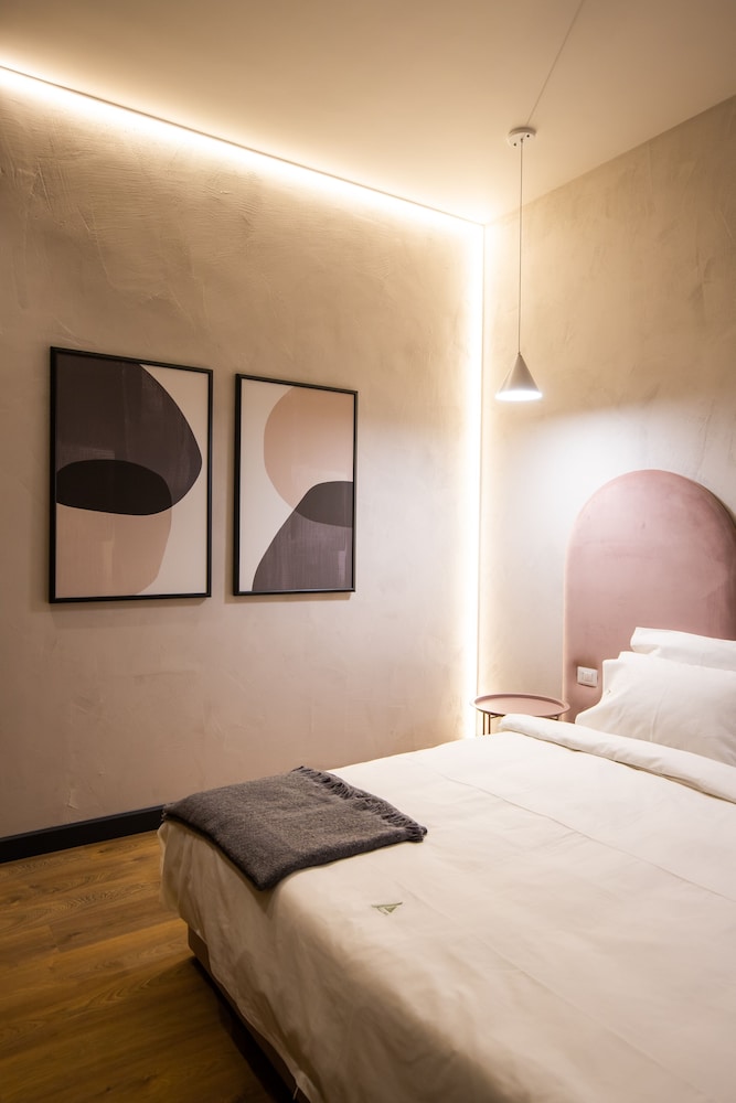 

Torino - Tirana - Allure Boutique Hotel