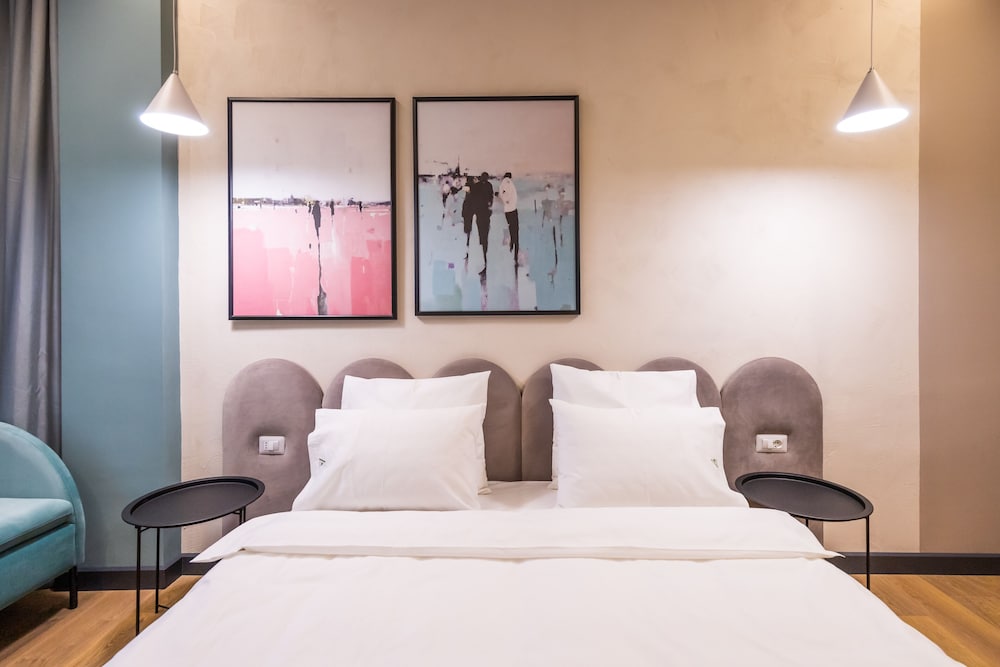 

Lamezia Terme - Tirana - Allure Boutique Hotel