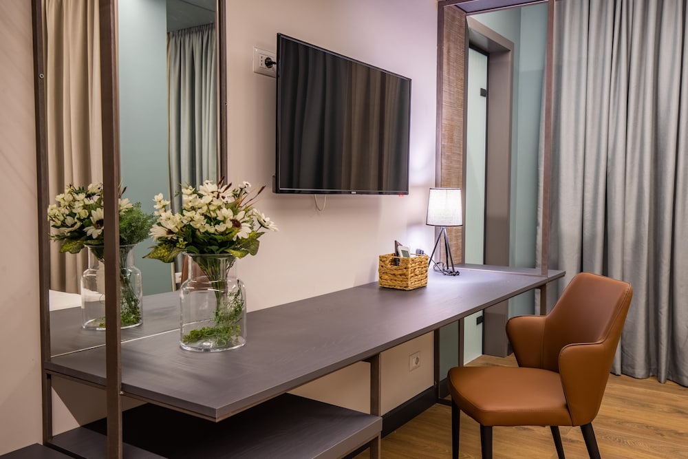 

Genova - Tirana - Allure Boutique Hotel