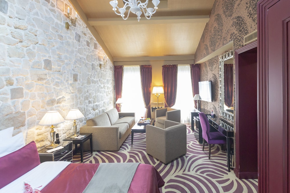

Napoli - Clichy - Hotel Du Beaumont