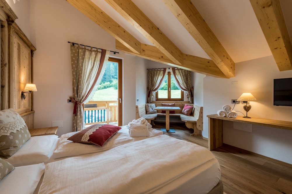 

Brindisi - Dimaro - Tevini Dolomites Charming Hotel